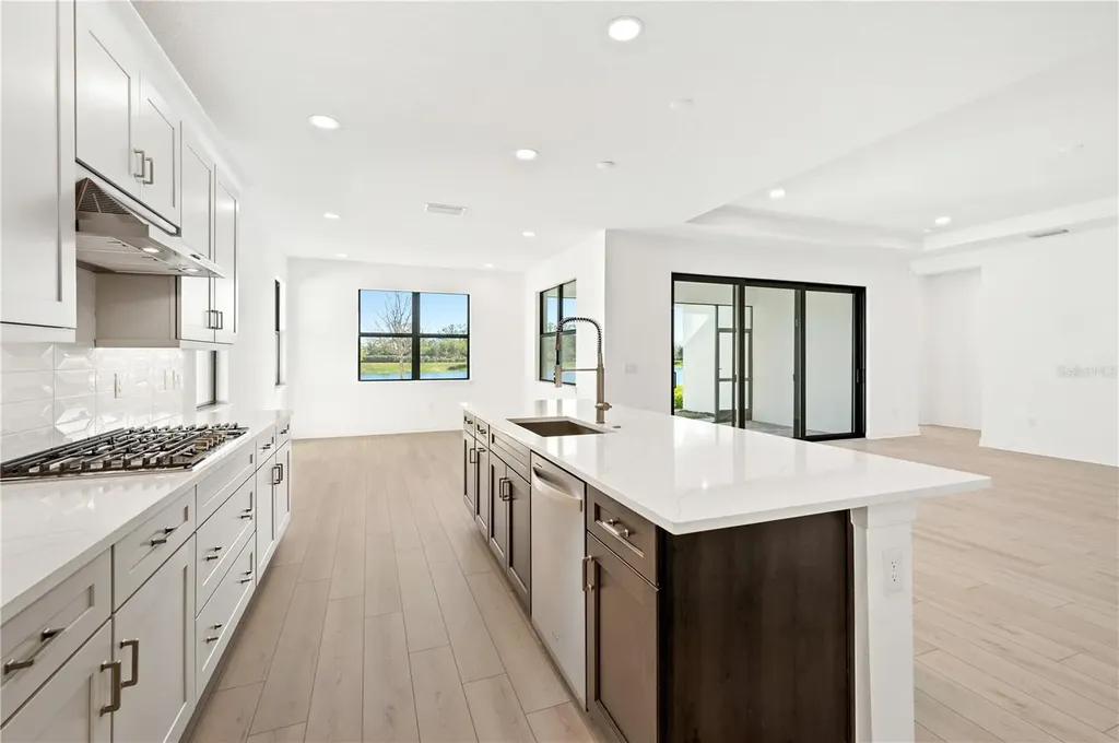 5830 Freestone Circle Apollo Beach FL 33572