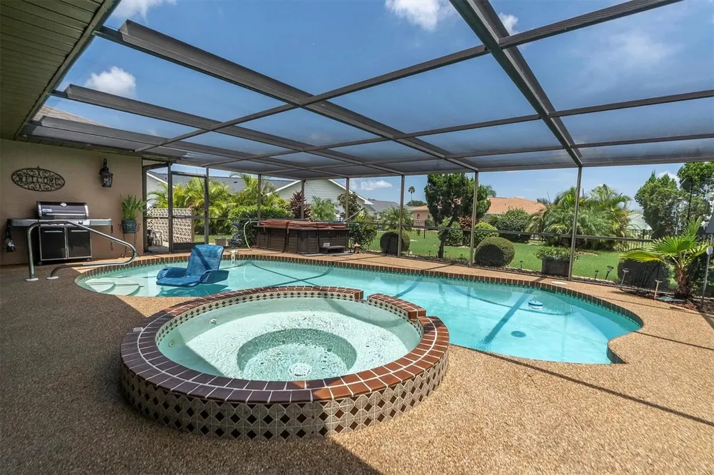 301 Thorn Hill Place Sun City Center FL 33573