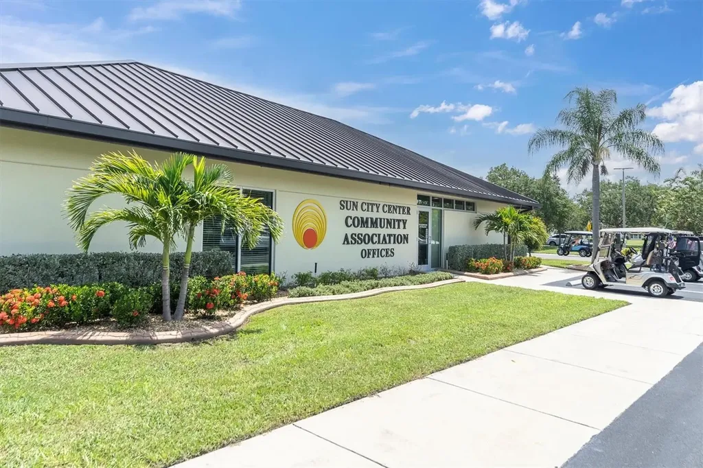 301 Thorn Hill Place Sun City Center FL 33573