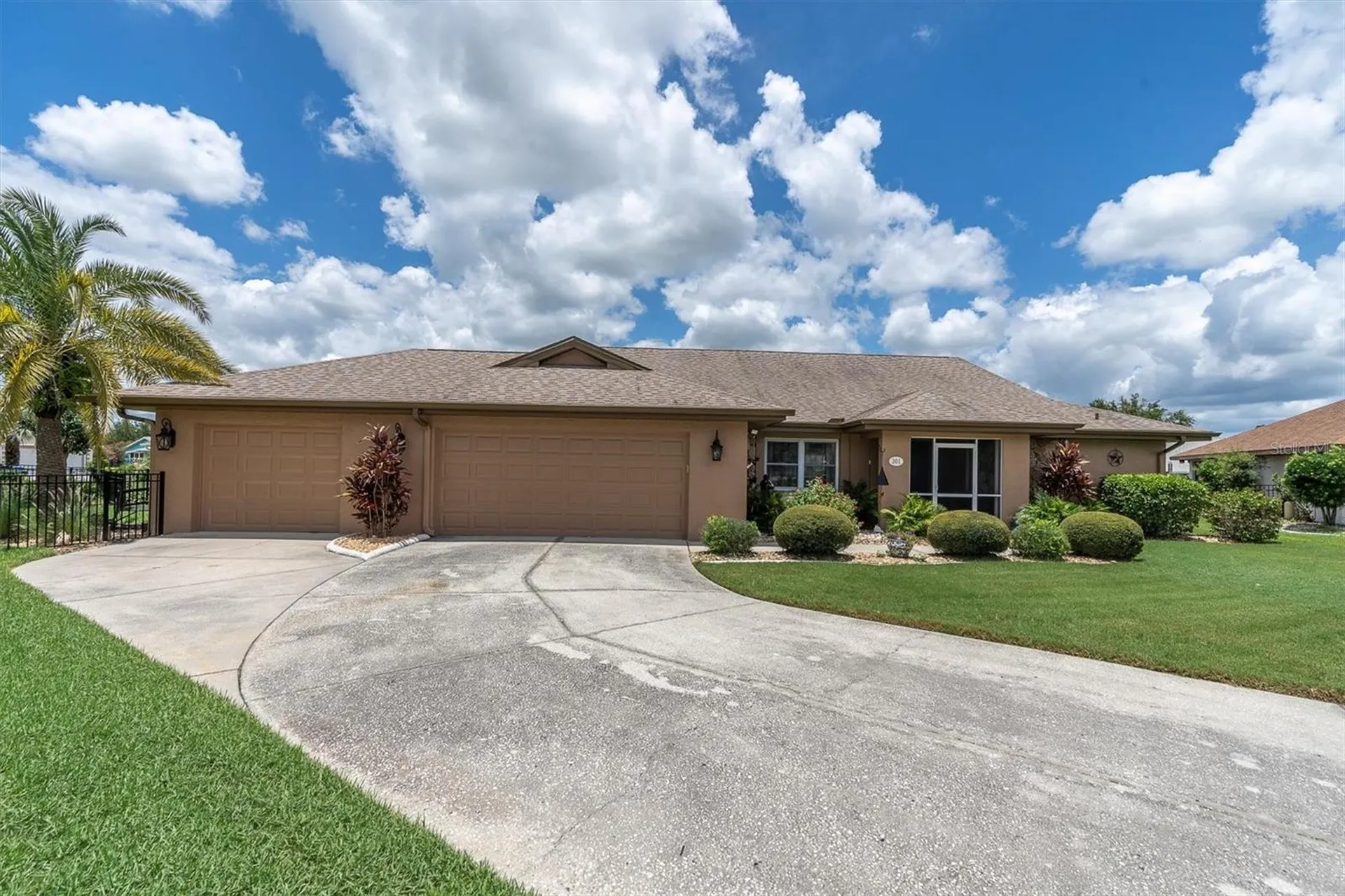 301 Thorn Hill Place Sun City Center FL 33573