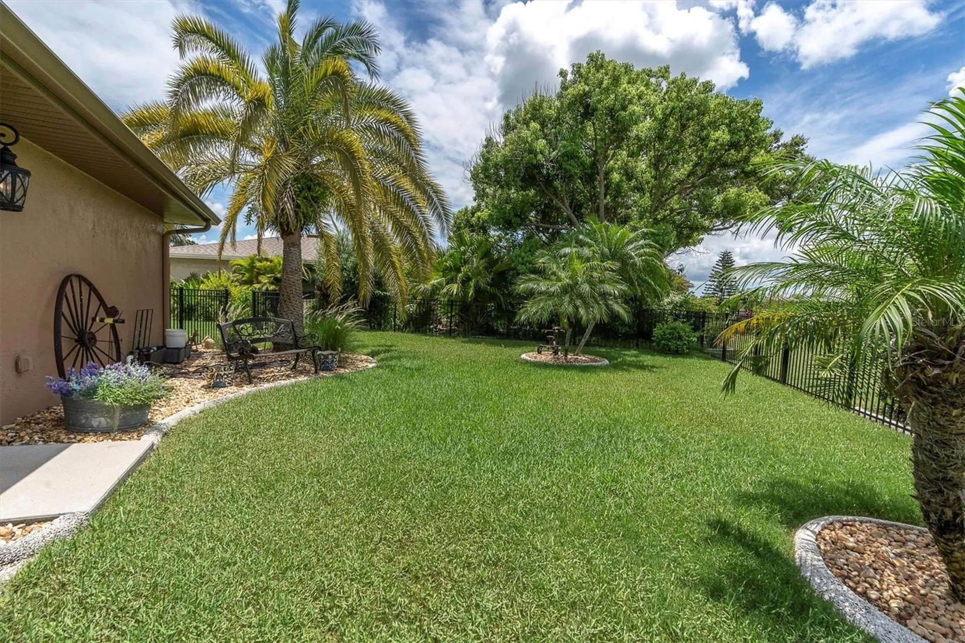 301 Thorn Hill Place Sun City Center FL 33573