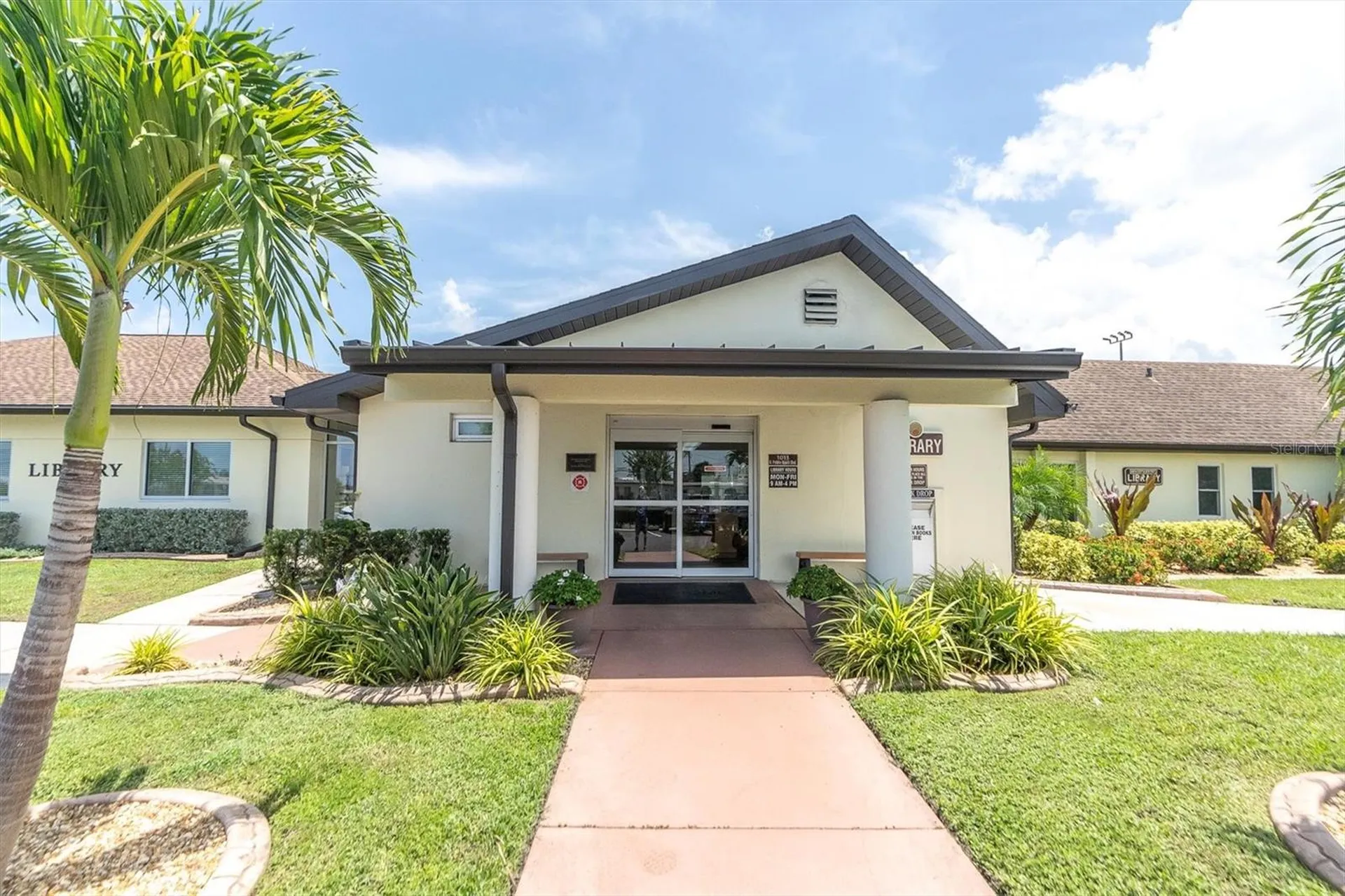 301 Thorn Hill Place Sun City Center FL 33573