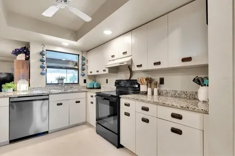 301 Thorn Hill Place Sun City Center FL 33573