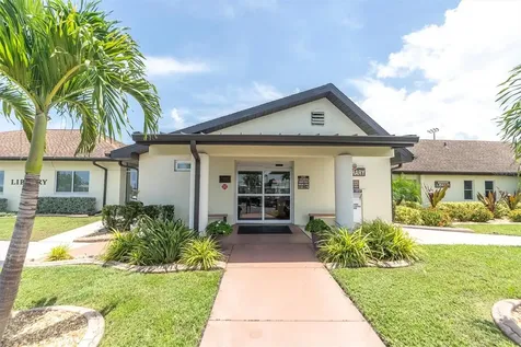 301 Thorn Hill Place Sun City Center FL 33573