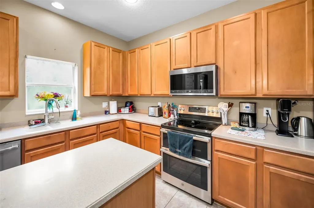 1033 Bella Vista Drive NE St Petersburg FL 33702