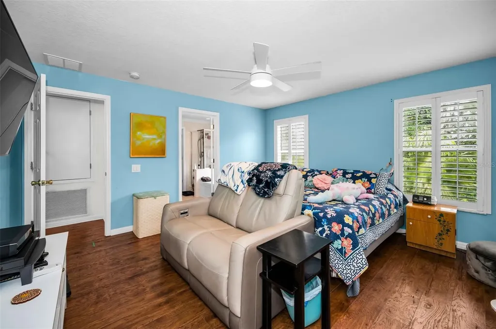 1033 Bella Vista Drive NE St Petersburg FL 33702