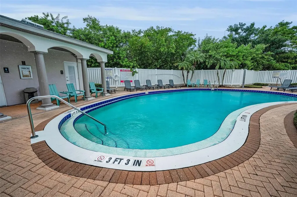 1033 Bella Vista Drive NE St Petersburg FL 33702