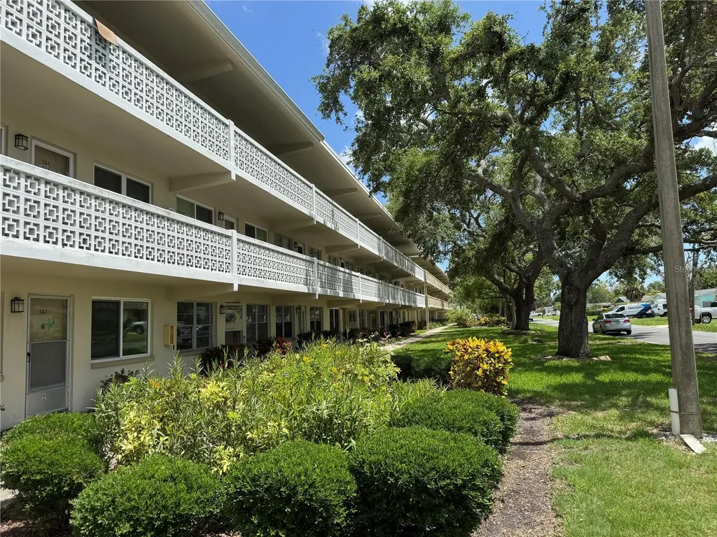 8101 11th Street N St Petersburg FL 33702