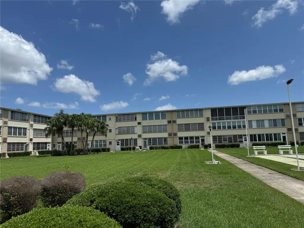 8101 11th Street N St Petersburg FL 33702