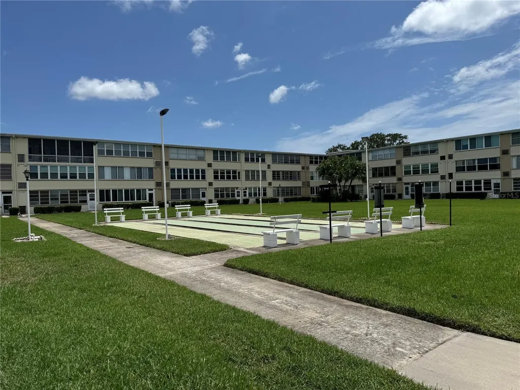 8101 11th Street N St Petersburg FL 33702