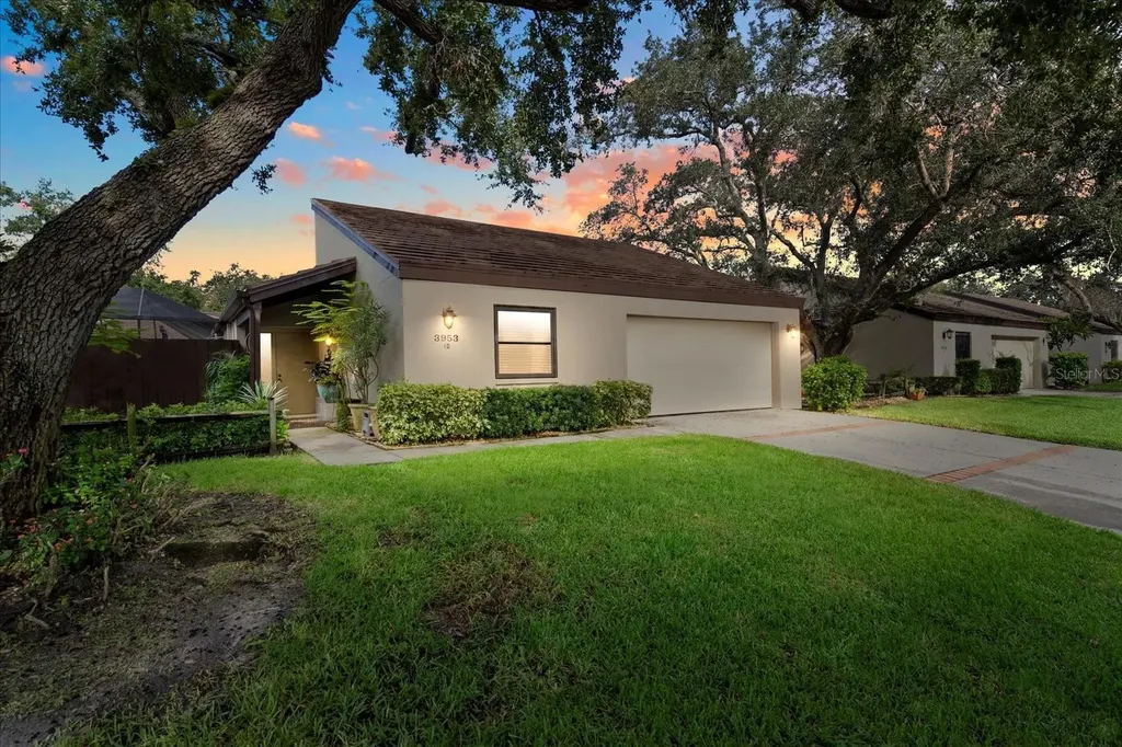 3953 Glen Oaks Manor Drive Sarasota FL 34232