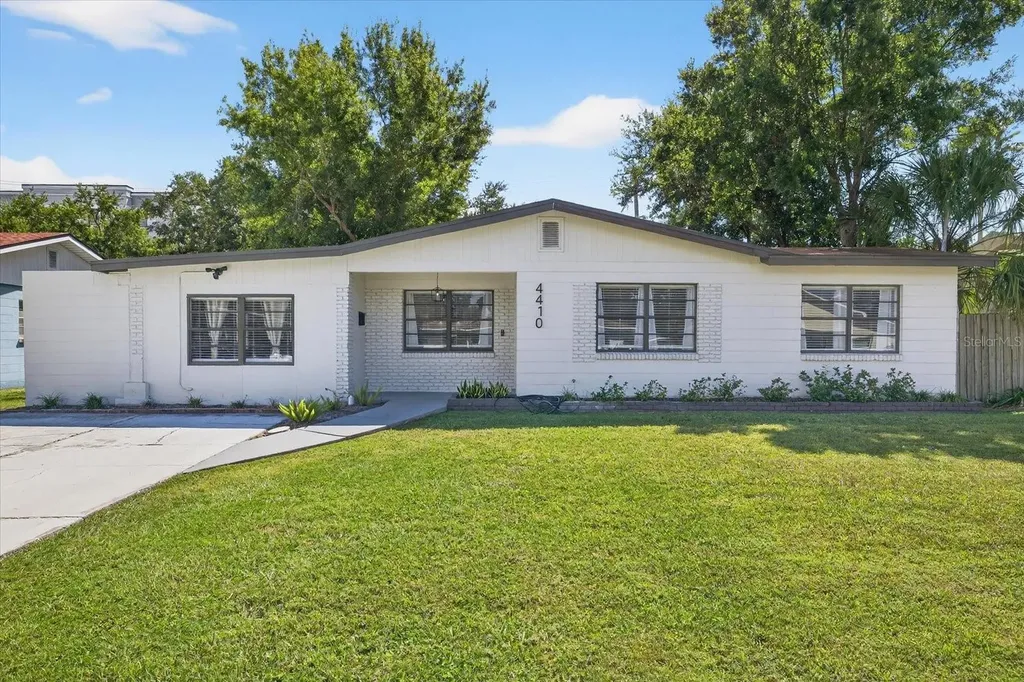 4410 W Bay Court Avenue Tampa FL 33611