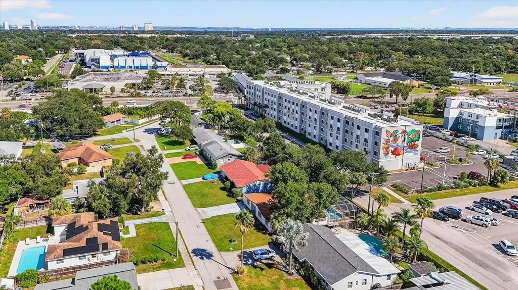 4410 W Bay Court Avenue Tampa FL 33611