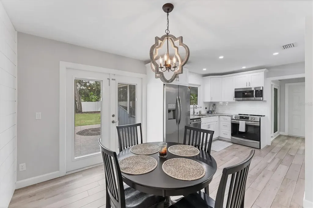 121 32nd Street W Bradenton FL 34205