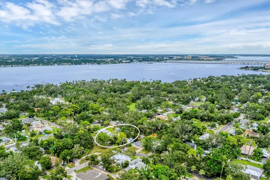 121 32nd Street W Bradenton FL 34205