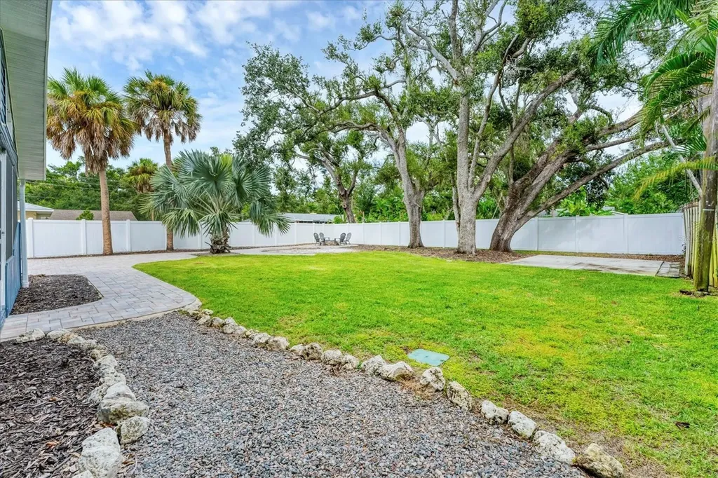 121 32nd Street W Bradenton FL 34205