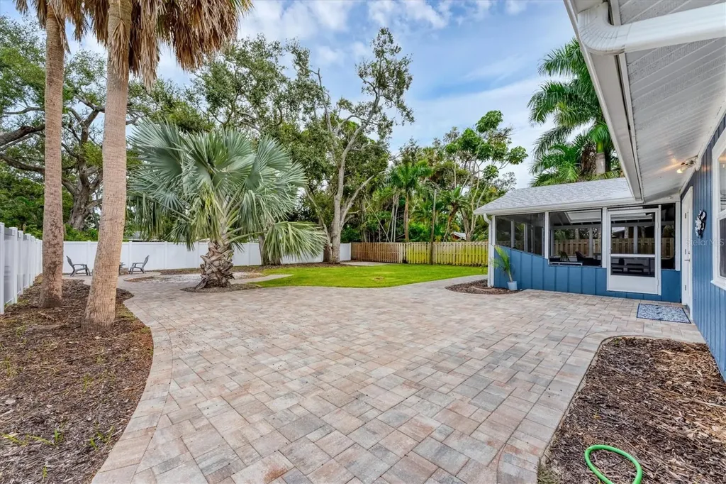 121 32nd Street W Bradenton FL 34205