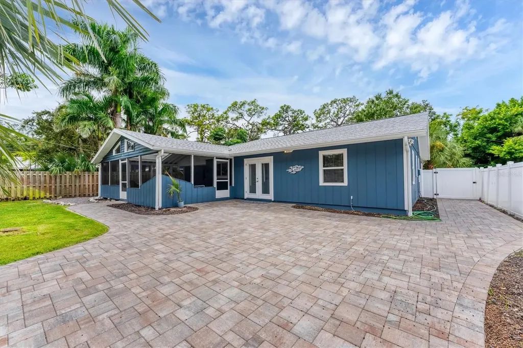 121 32nd Street W Bradenton FL 34205