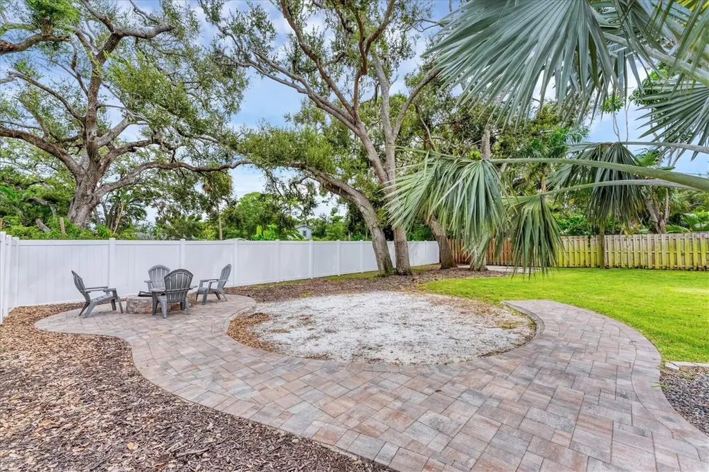 121 32nd Street W Bradenton FL 34205