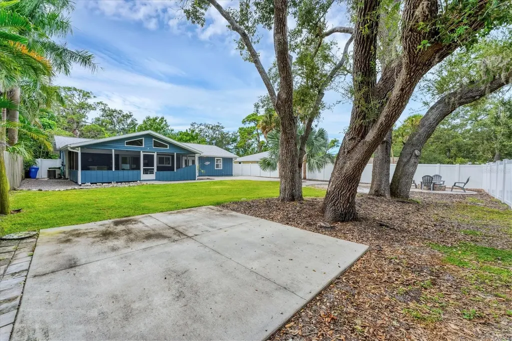 121 32nd Street W Bradenton FL 34205