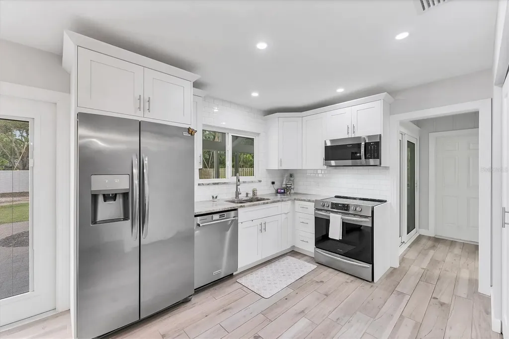 121 32nd Street W Bradenton FL 34205