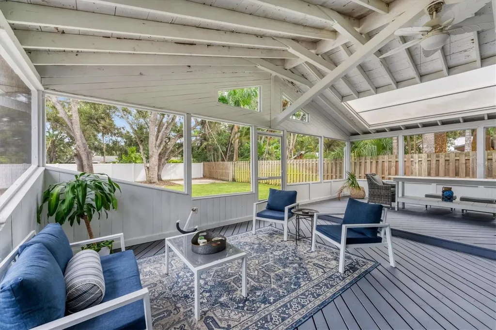 121 32nd Street W Bradenton FL 34205