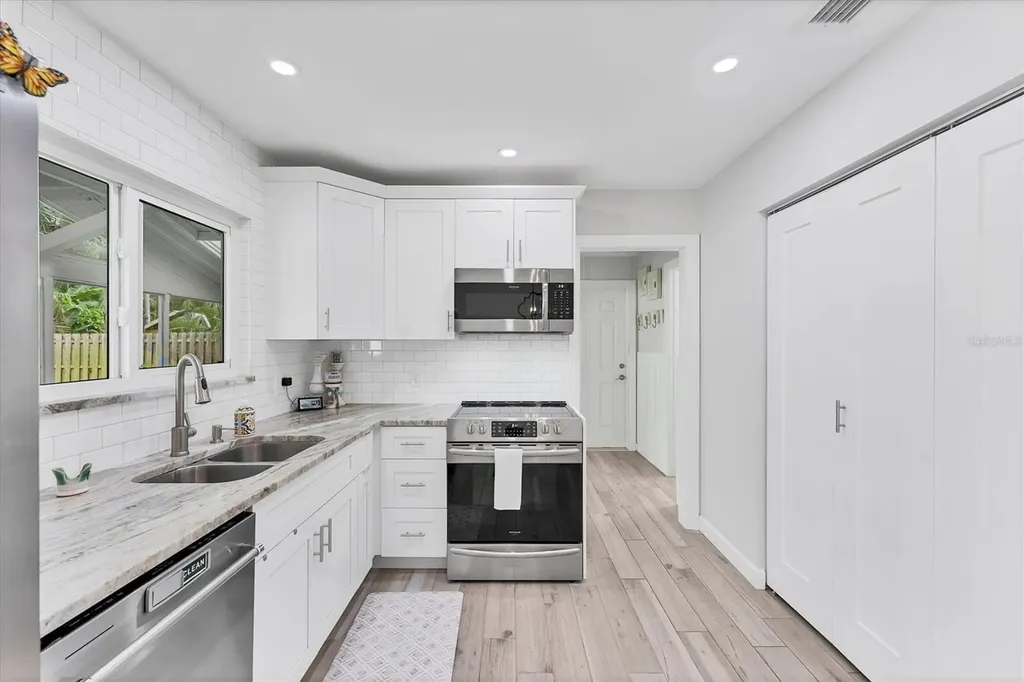 121 32nd Street W Bradenton FL 34205
