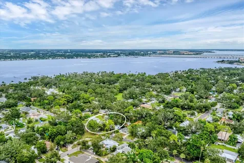121 32ND Street W Bradenton FL 34205
