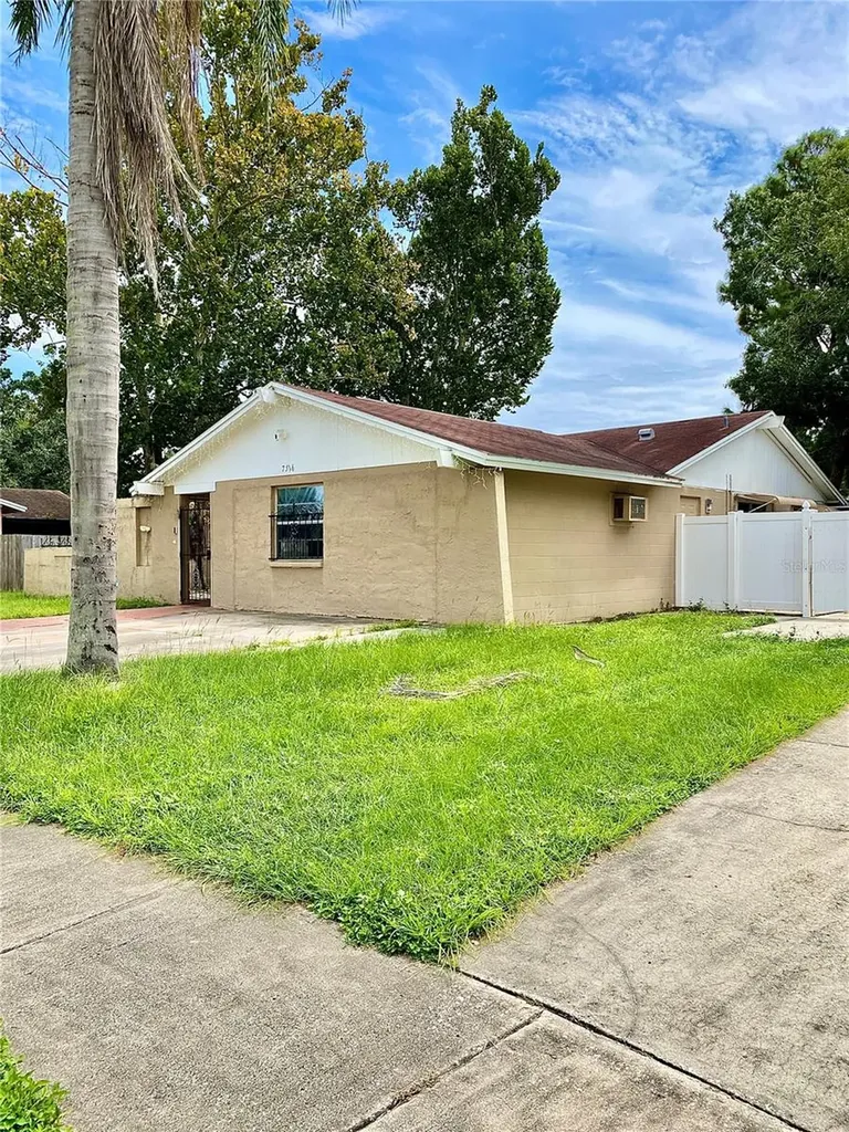7516 Brookhaven Court Tampa FL 33634
