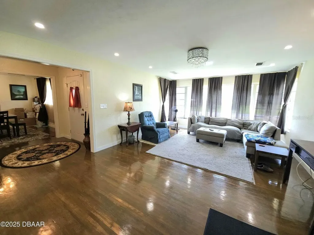 562 South Street Daytona Beach FL 32114