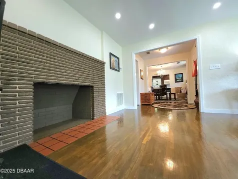 562 South Street Daytona Beach FL 32114