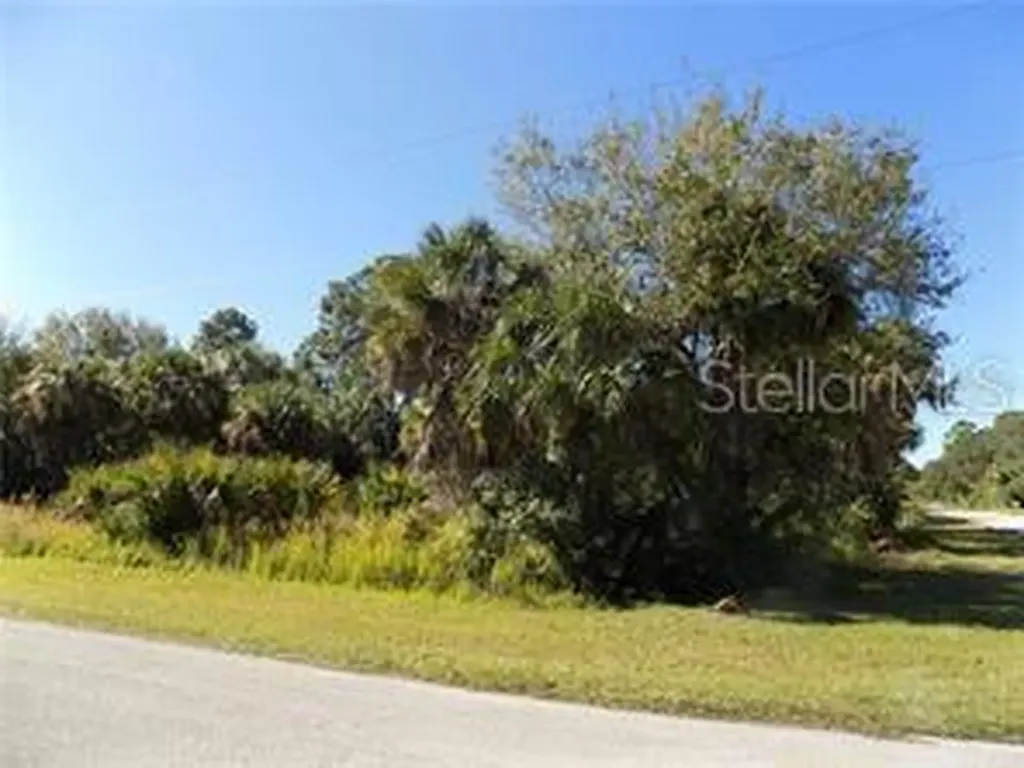 18105 Robinson Avenue Port Charlotte FL 33948