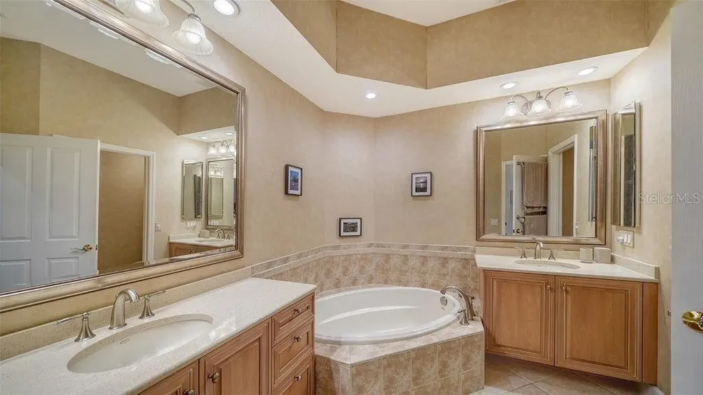 5208 Parisienne Place Sarasota FL 34238