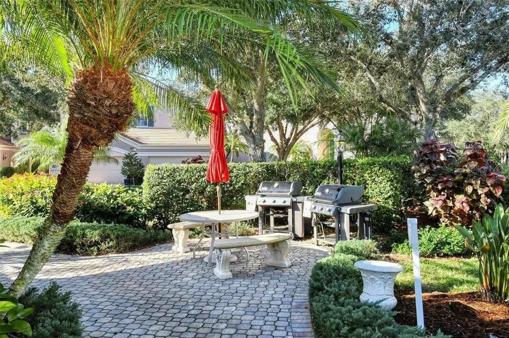 5208 Parisienne Place Sarasota FL 34238