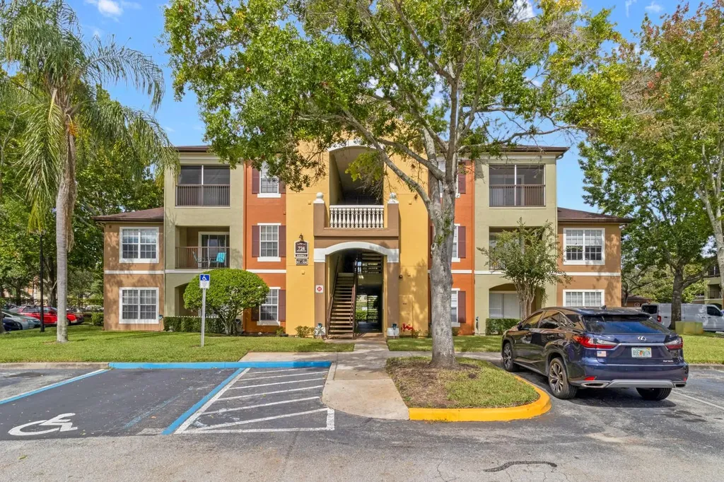 724 Crest Pines Drive Orlando FL 32828