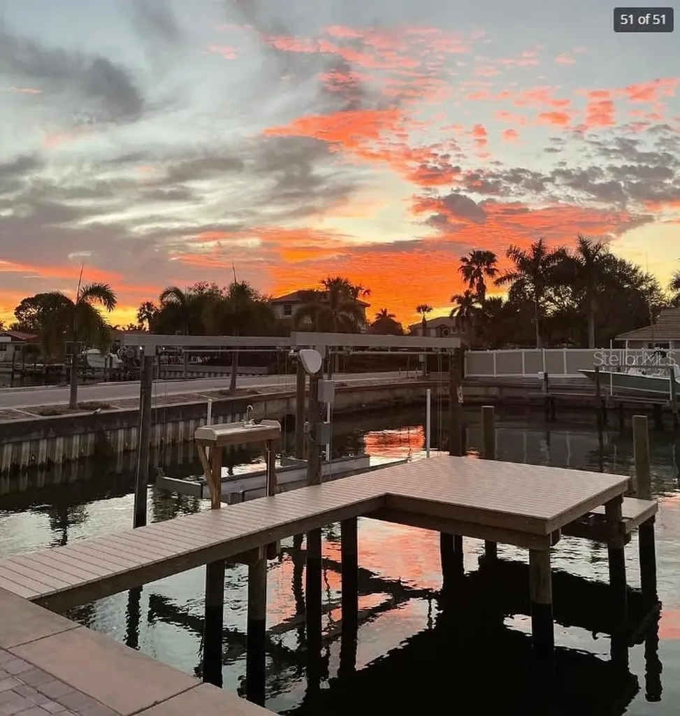 2001 Hawaii Avenue NE St Petersburg FL 33703