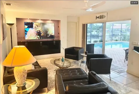 2001 Hawaii Avenue NE St Petersburg FL 33703