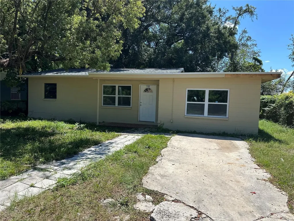 703 S Castle Court Tampa FL 33612