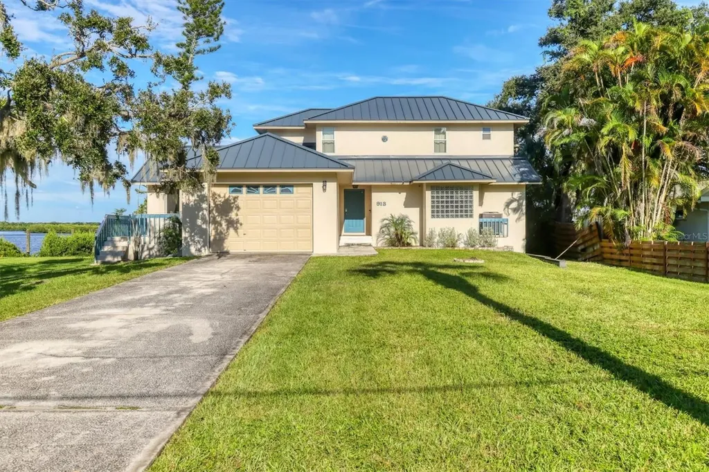 913 Tropical Drive Bradenton FL 34208