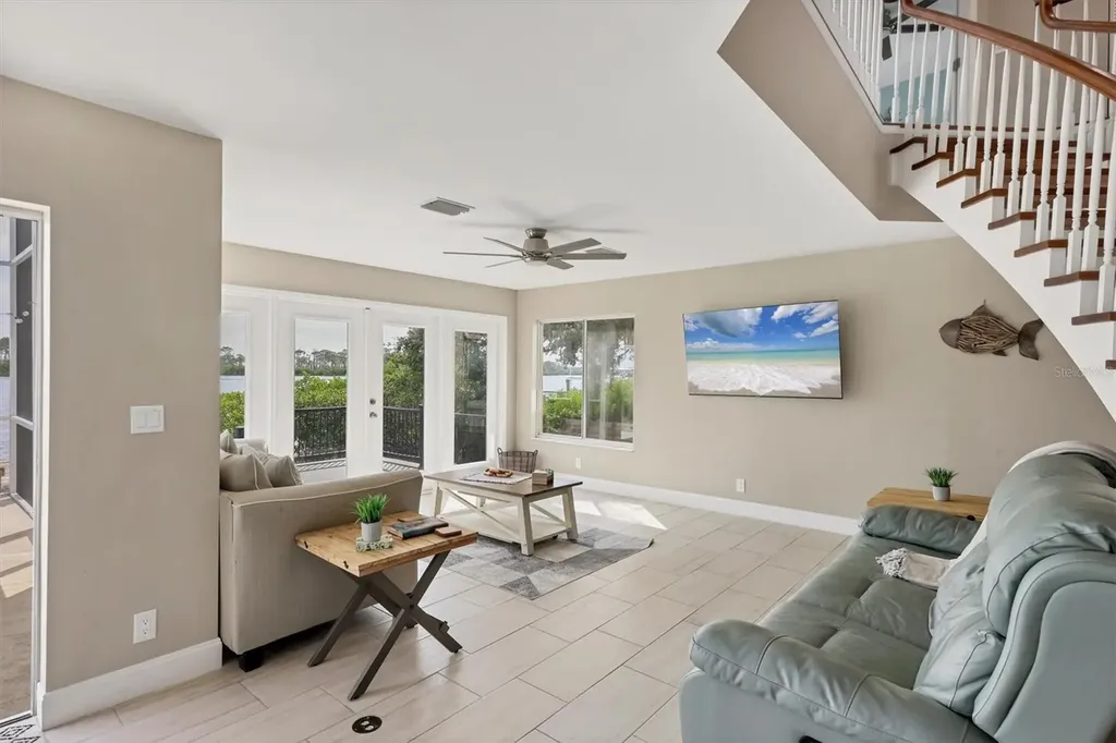 913 Tropical Drive Bradenton FL 34208