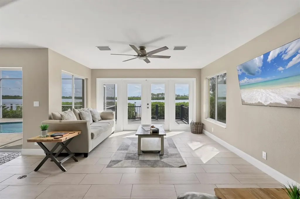 913 Tropical Drive Bradenton FL 34208