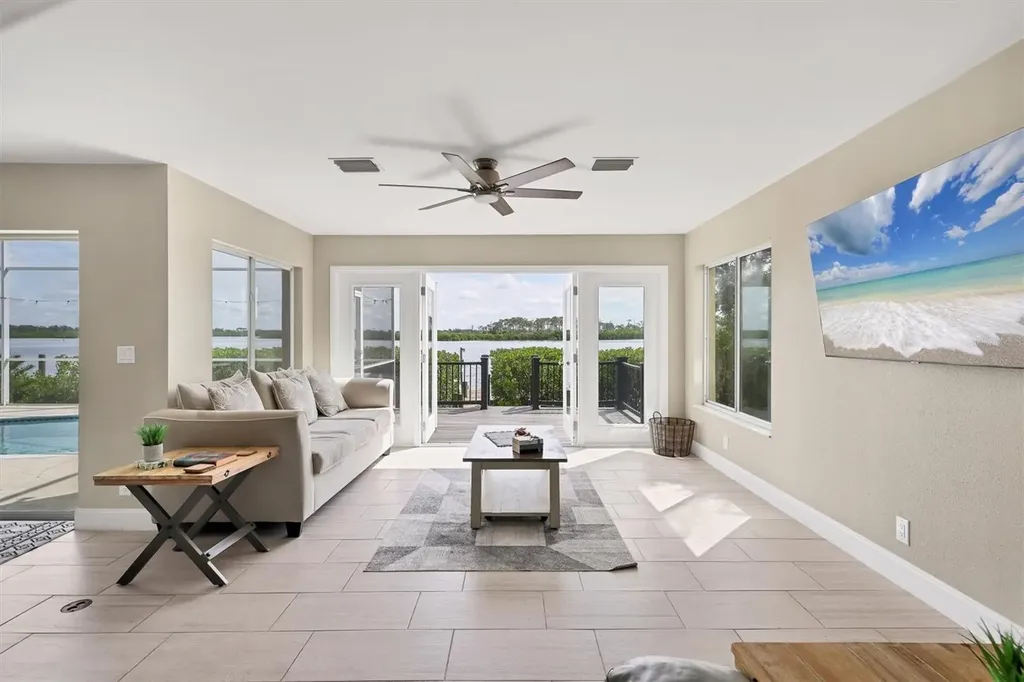 913 Tropical Drive Bradenton FL 34208