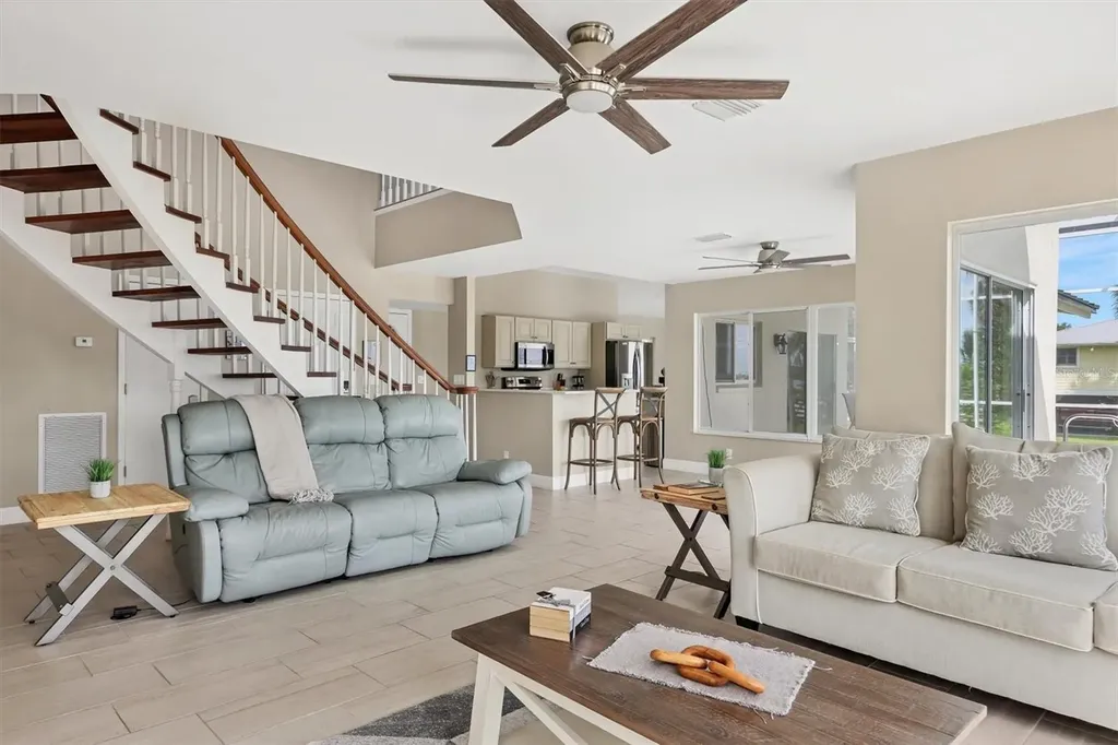 913 Tropical Drive Bradenton FL 34208