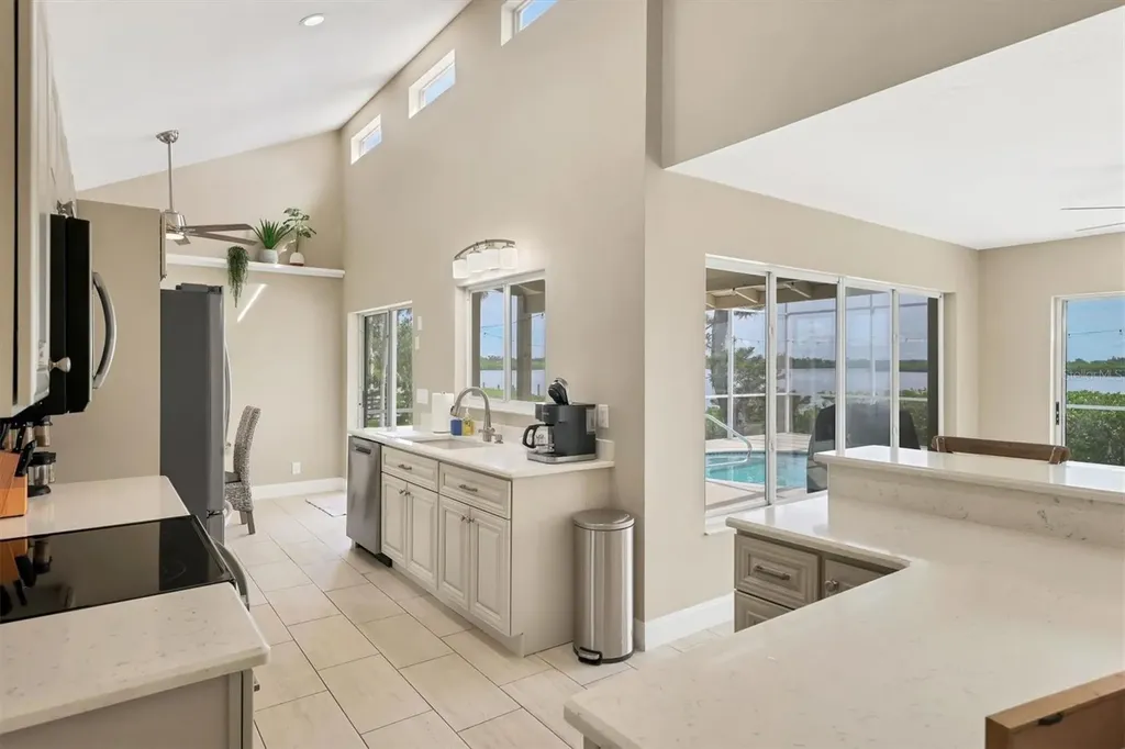913 Tropical Drive Bradenton FL 34208