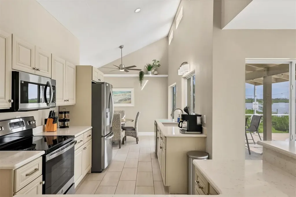 913 Tropical Drive Bradenton FL 34208