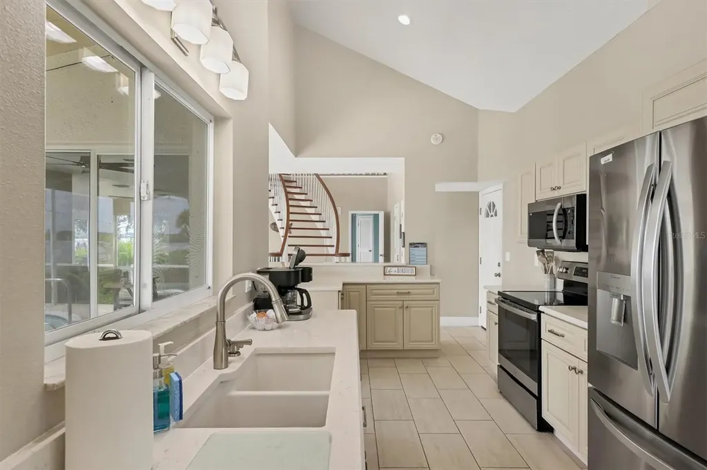 913 Tropical Drive Bradenton FL 34208
