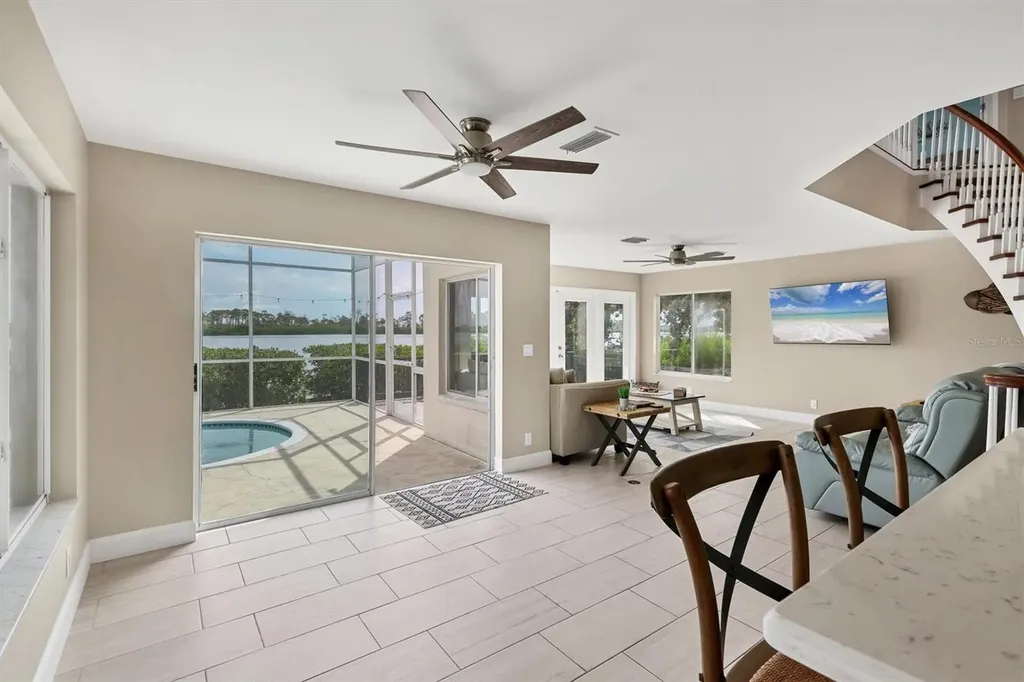 913 Tropical Drive Bradenton FL 34208