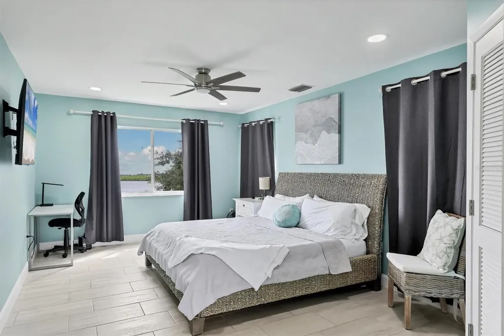 913 Tropical Drive Bradenton FL 34208
