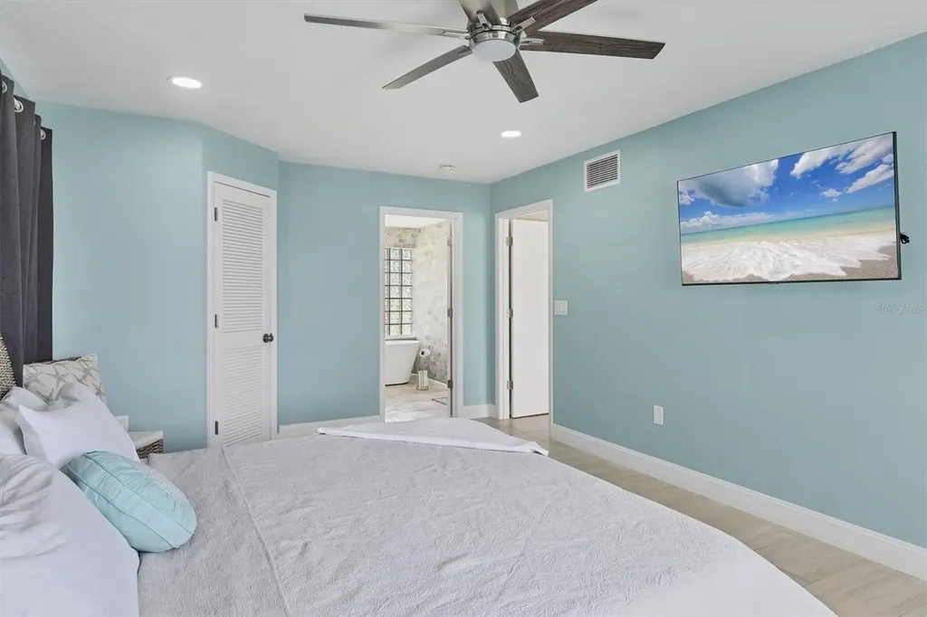 913 Tropical Drive Bradenton FL 34208