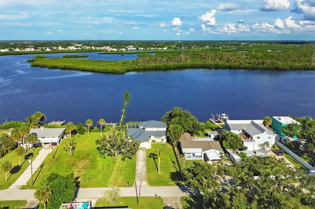 913 Tropical Drive Bradenton FL 34208